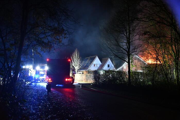 Grote uitslaande brand in schuur
