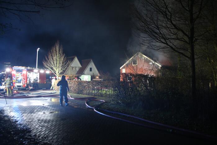 Grote uitslaande brand in schuur