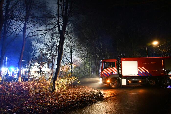 Grote uitslaande brand in schuur
