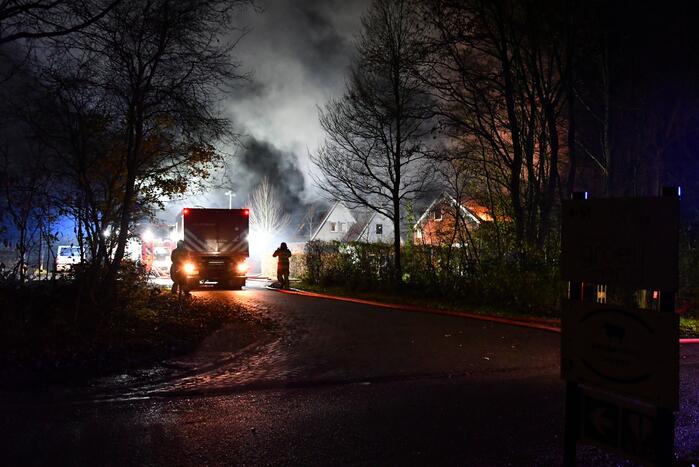 Grote uitslaande brand in schuur