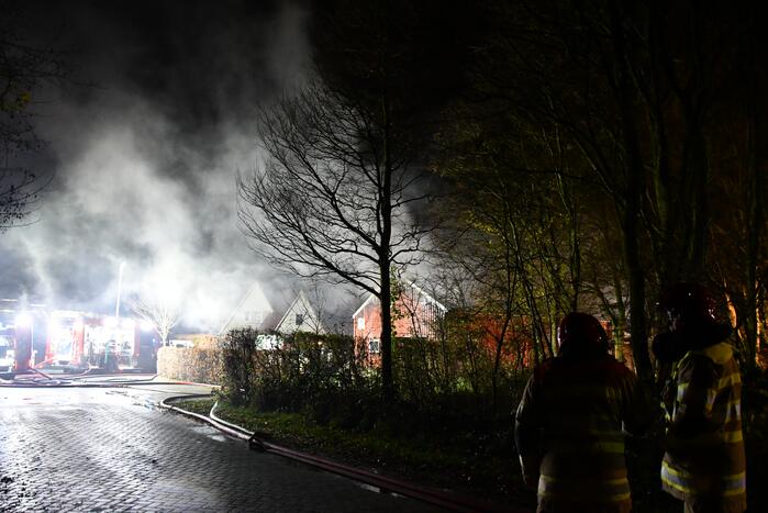 Grote uitslaande brand in schuur