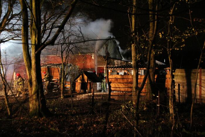 Grote uitslaande brand in schuur