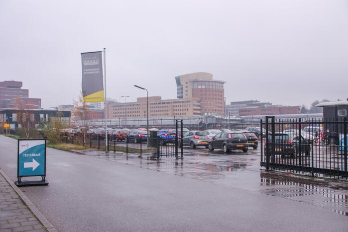 Enorme rijen bij GGD-teststraat