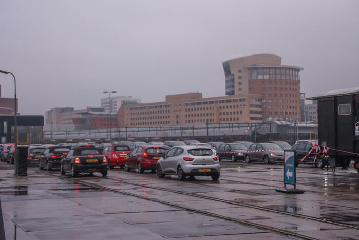 Enorme rijen bij GGD-teststraat