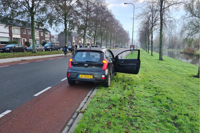 Drie auto's betrokken bij kop-staart botsing