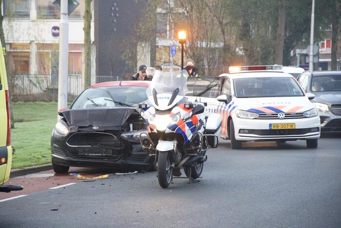 Drie auto's betrokken bij kop-staart botsing