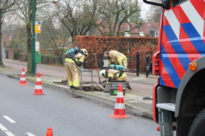 Gasleiding geraakt bij bushalte
