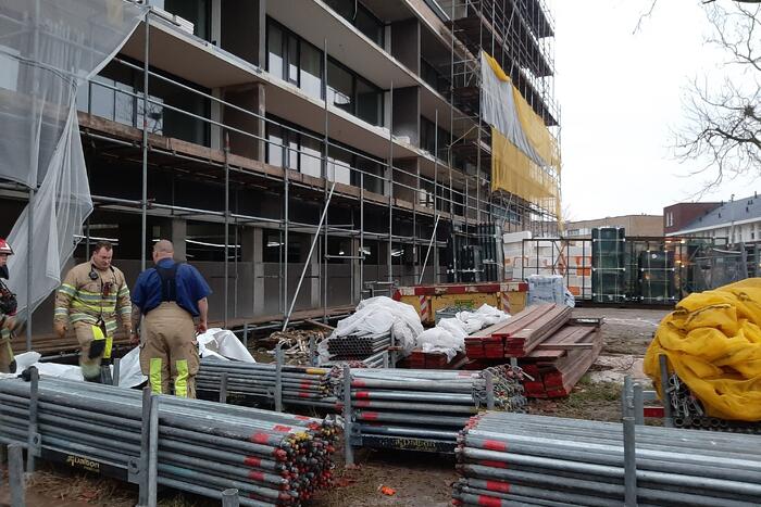 Buitenbrand bouwplaats snel onder controle