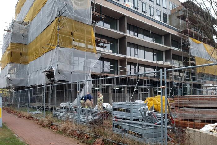 Buitenbrand bouwplaats snel onder controle