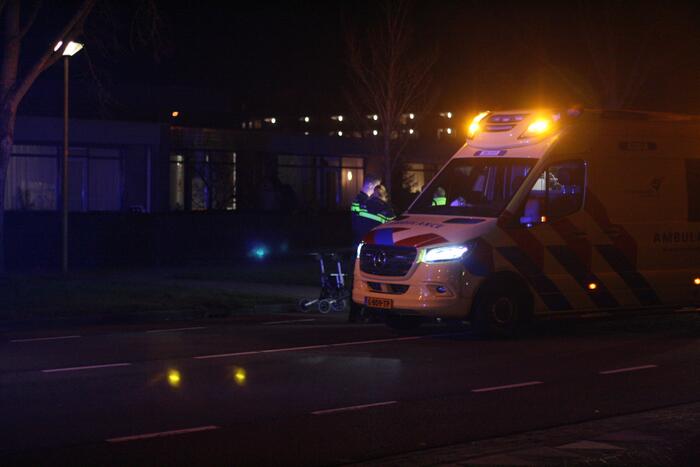 Vrouw met rollator gewond op zebrapad