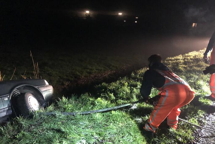 Meerdere voertuigen raken van dezelfde weg
