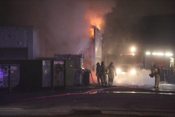 Uitslaande brand in loods Casper de Haan