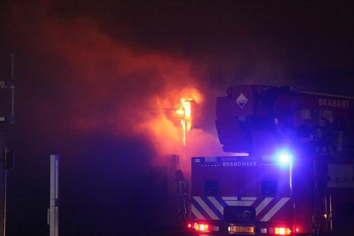 Uitslaande brand in loods Casper de Haan