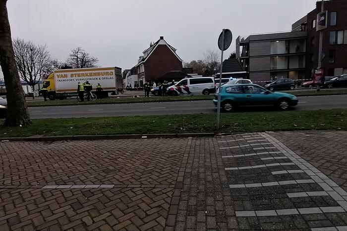 Jong meisje zwaargewond bij botsing met vrachtwagen