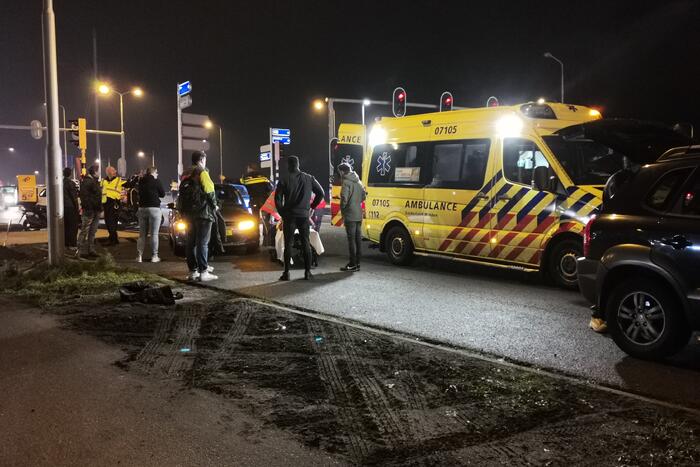 Scooterrijder gewond bij aanrijding met auto