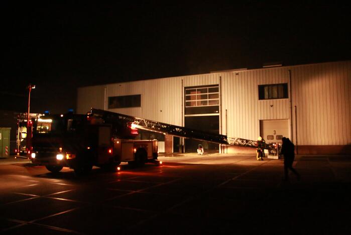 Veel rook bij brand in bedrijfspand