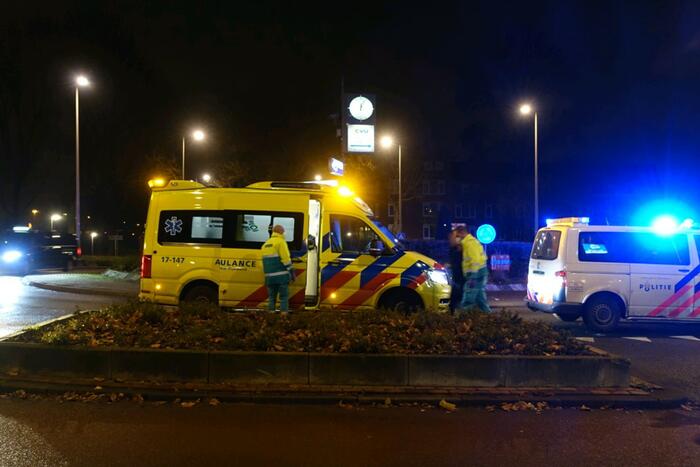 Bestuuder bestelbus laat slachtoffer hulpeloos achter