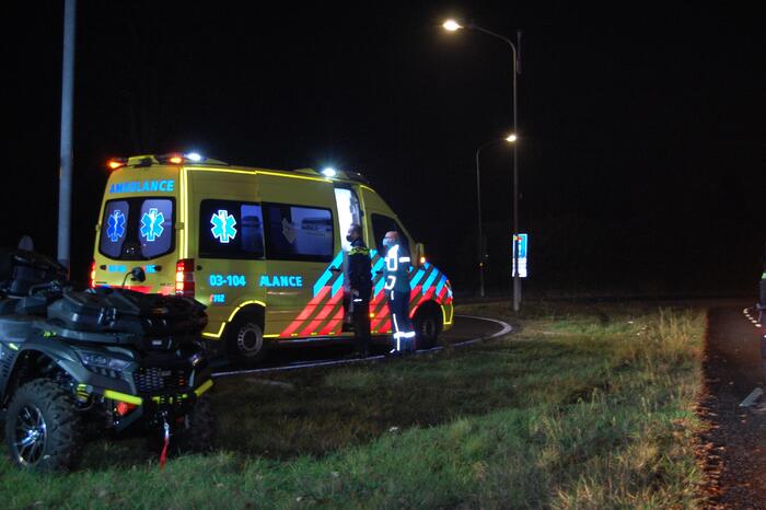 Quadrijder gewond bij botsing met auto