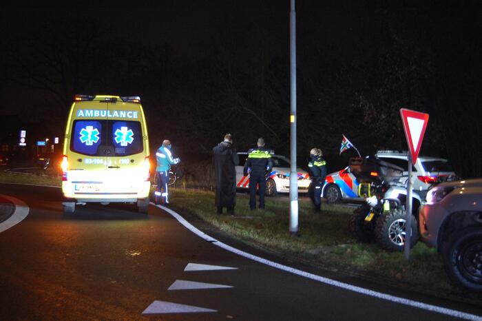 Quadrijder gewond bij botsing met auto