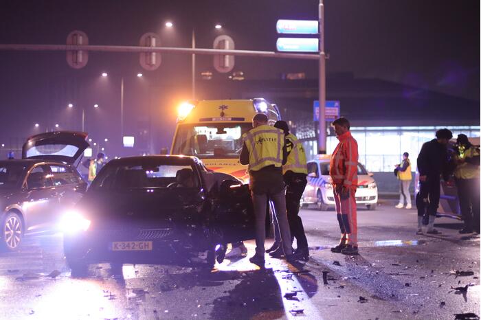 Ravage bij ongeval tussen meerdere voertuigen