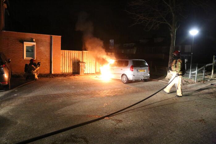 Auto door brand verwoest