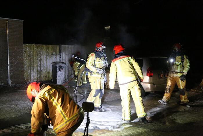 Auto door brand verwoest