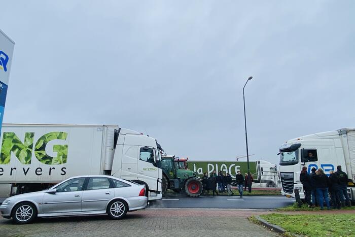 Boeren blokkeren Jumbo distributiecentrum