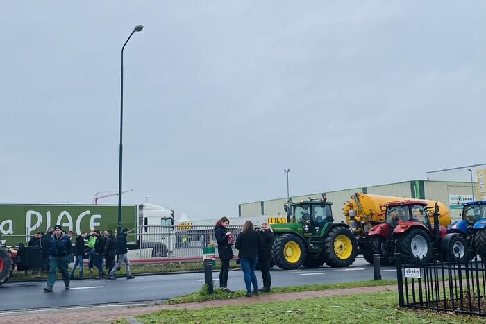 Boeren blokkeren Jumbo distributiecentrum