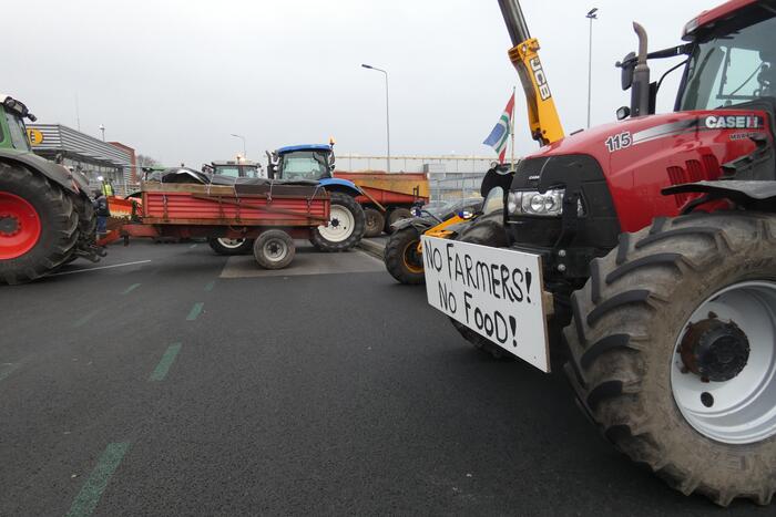 Distributiecentrum Jumbo geblokkeerd door boeren