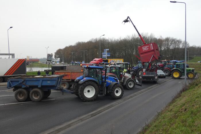 Distributiecentrum Jumbo geblokkeerd door boeren