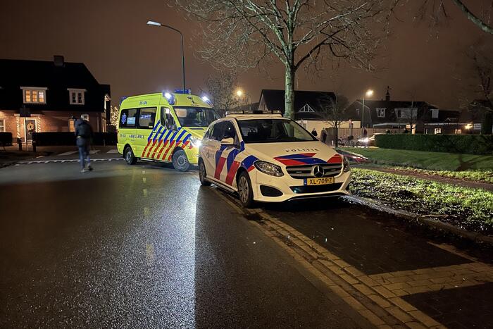 Auto rijdt water in, inzittenden gevlucht
