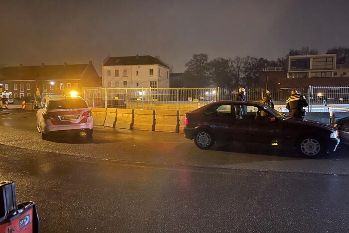 Auto's botsen frontaal in bocht