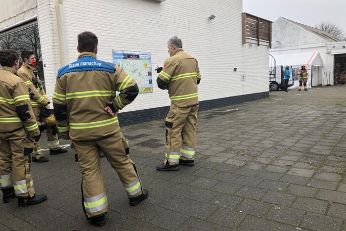 Brandweer doet metingen door gaslucht