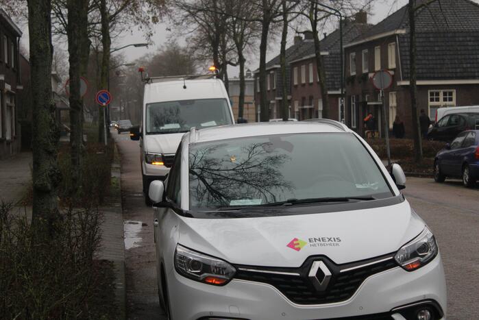 Brandweer doet metingen door gaslucht