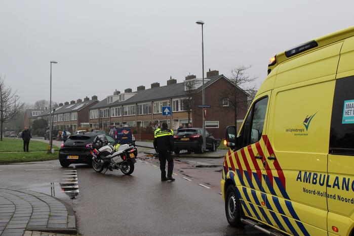 Veel schade na botsing tussen twee personenauto's