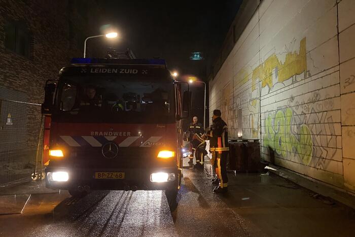 Brandweer voorkomt dat brand overslaat