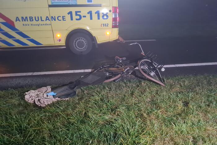 Fietser zwaargewond bij aanrijding met auto