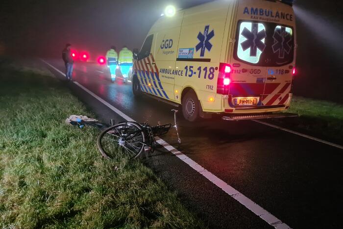 Fietser zwaargewond bij aanrijding met auto