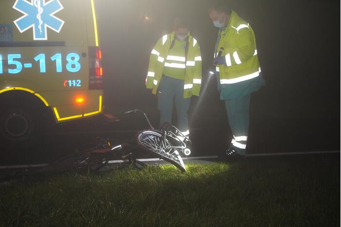 Fietser zwaargewond bij aanrijding met auto