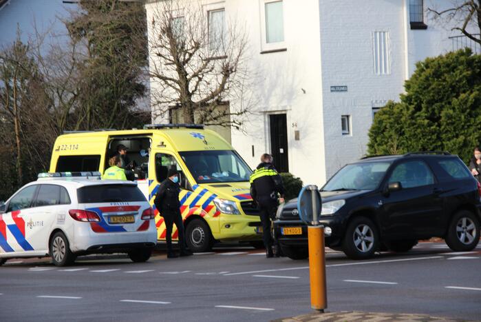 Scooterrijdster gewond bij aanrijding met auto