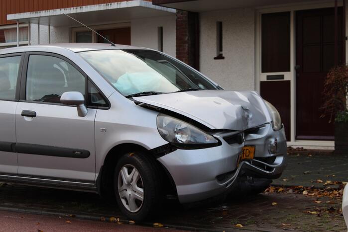 Persoon gewond bij botsing tegen paal