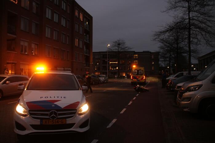 Scooterrijder geschept door auto