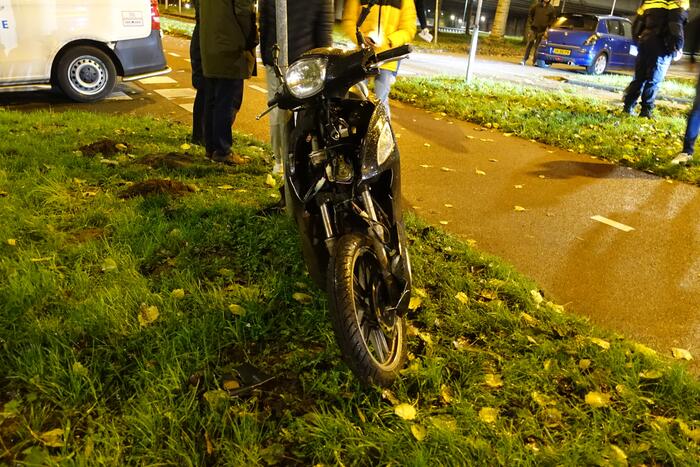 Scooterrijder gewond bij botsing met auto
