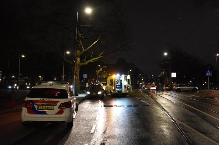 Maaltijdbezorger gewond bij aanrijding met auto