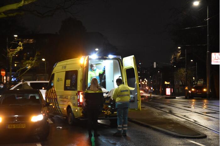 Maaltijdbezorger gewond bij aanrijding met auto