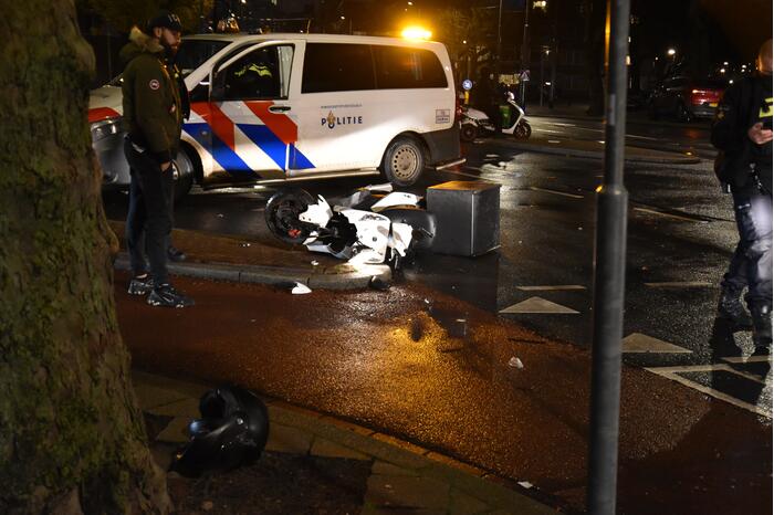Maaltijdbezorger gewond bij aanrijding met auto
