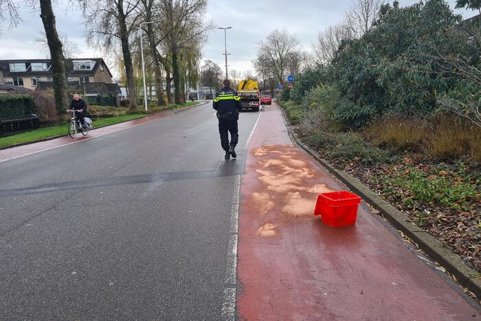 Auto en bushokje gesloopt