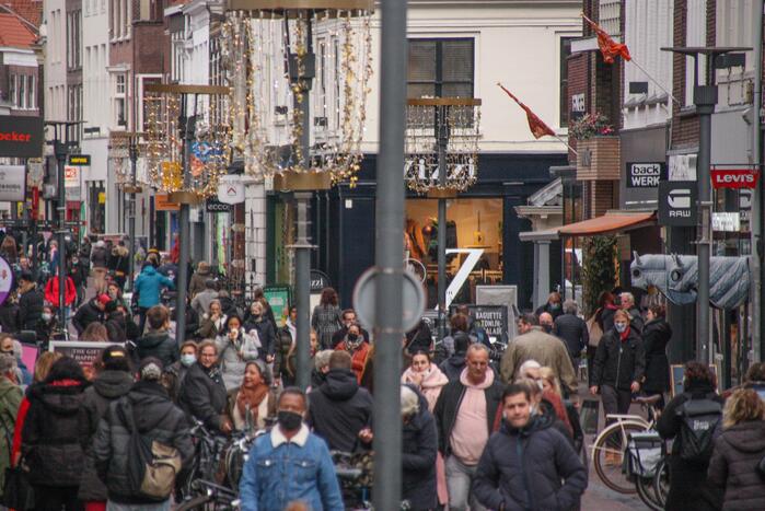 Enorme drukte in binnenstad na aankondiging sluiting winkels