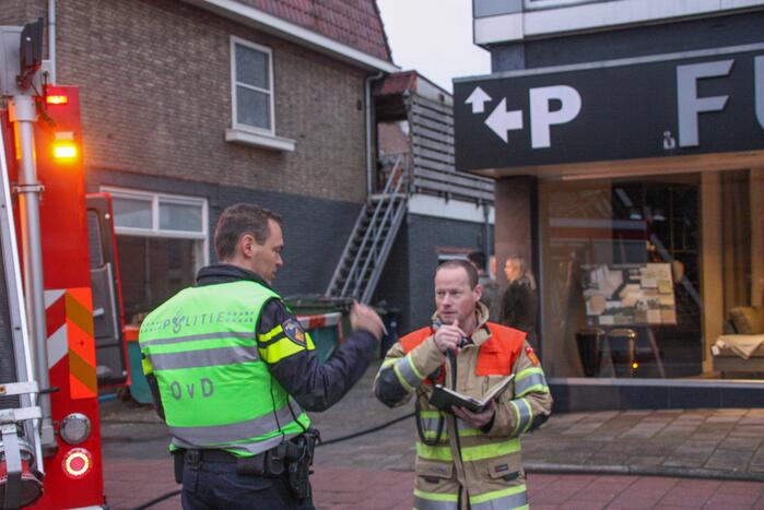 Brand in autogarage snel geblust