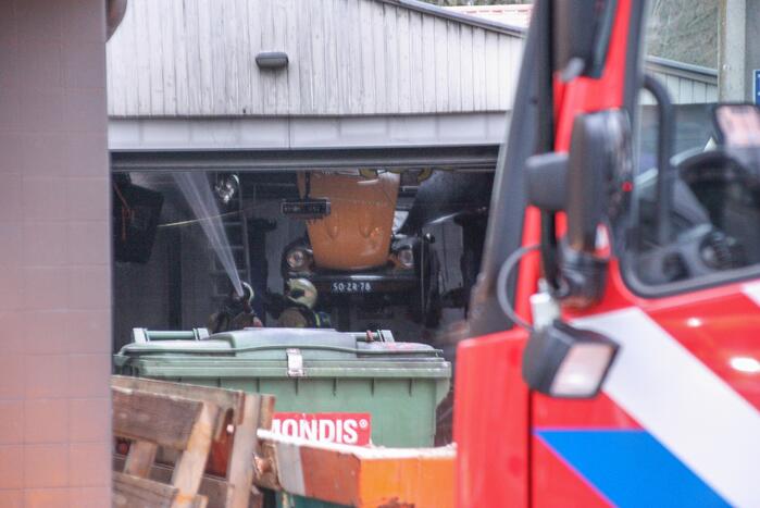 Brand in autogarage snel geblust